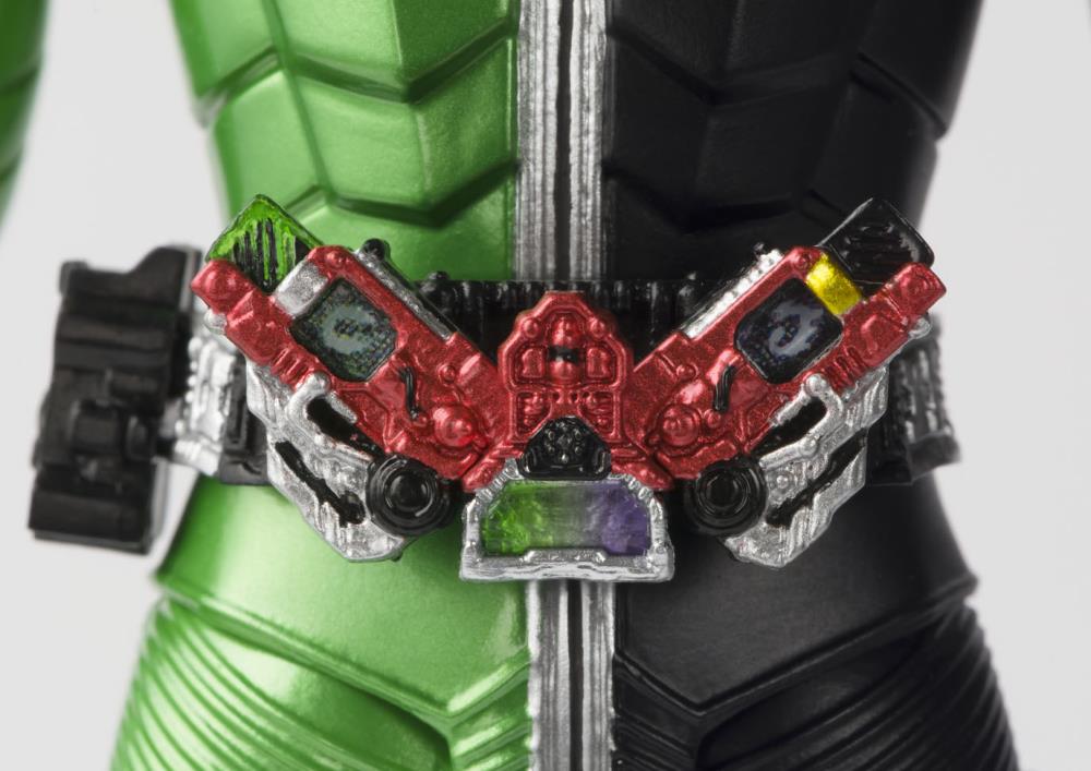 Kamen Rider S.H.Figuarts Kamen Rider Cyclone Joker (Shinkoccho Seihou) Gallery Image 8