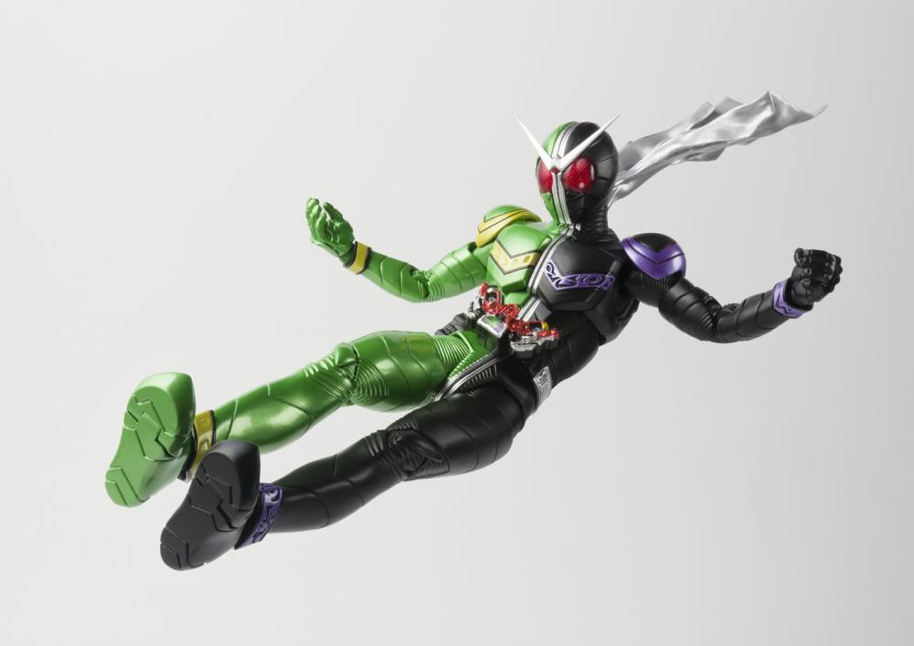 Kamen Rider S.H.Figuarts Kamen Rider Cyclone Joker (Shinkoccho Seihou) Gallery Image 13