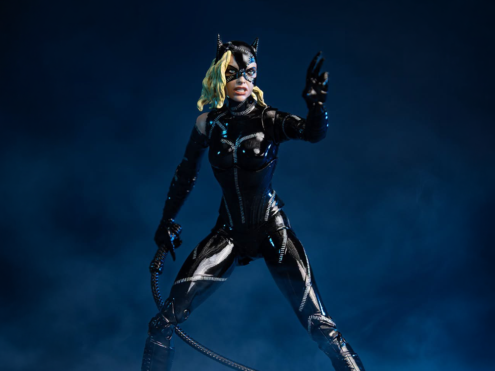 Batman Returns (1992) DC Multiverse Catwoman (Battle Damage) Action Figure (Deluxe Theatrical Edition) Gallery Image 1