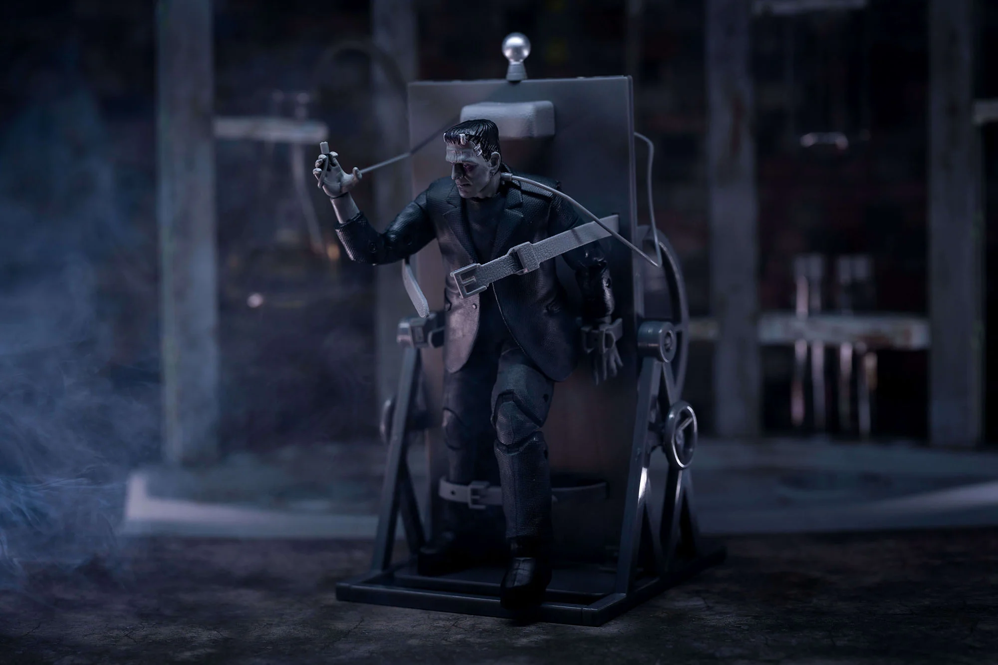Universal Monsters 6" Frankenstein's Monster Deluxe Action Figure Set Gallery Image 3