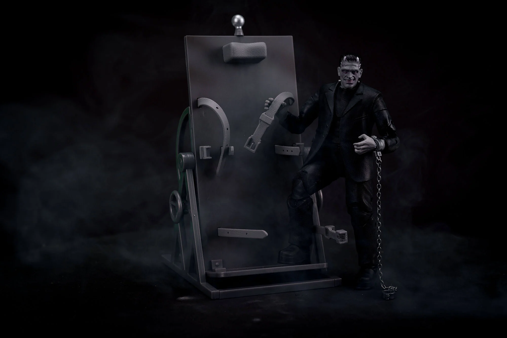 Universal Monsters 6" Frankenstein's Monster Deluxe Action Figure Set Gallery Image 6