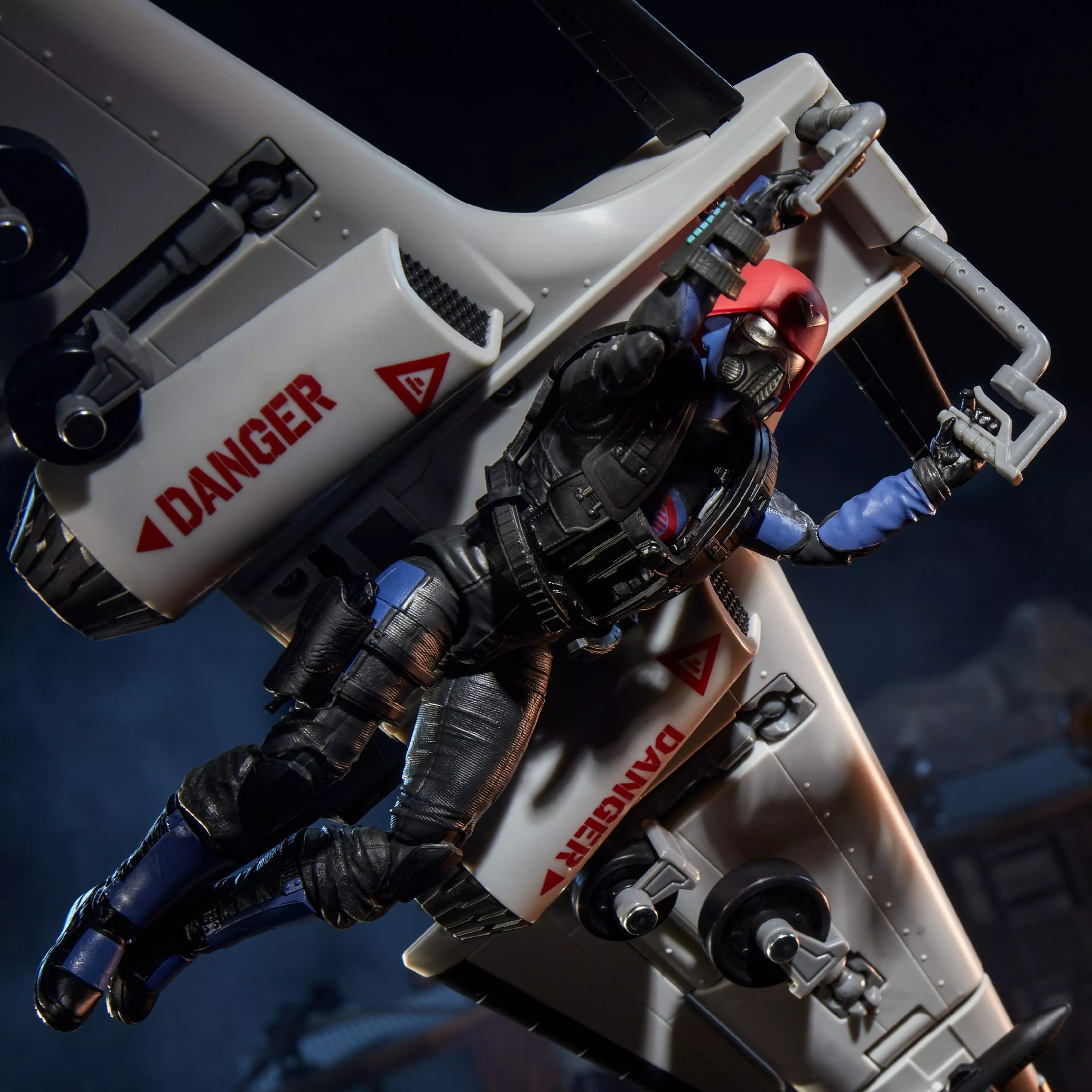 G.I. Joe Classified Series #152 Cobra Pilot & Cobra C.L.A.W. (Covert Light Aerial Weapon) Action Figure Set Gallery Image 11