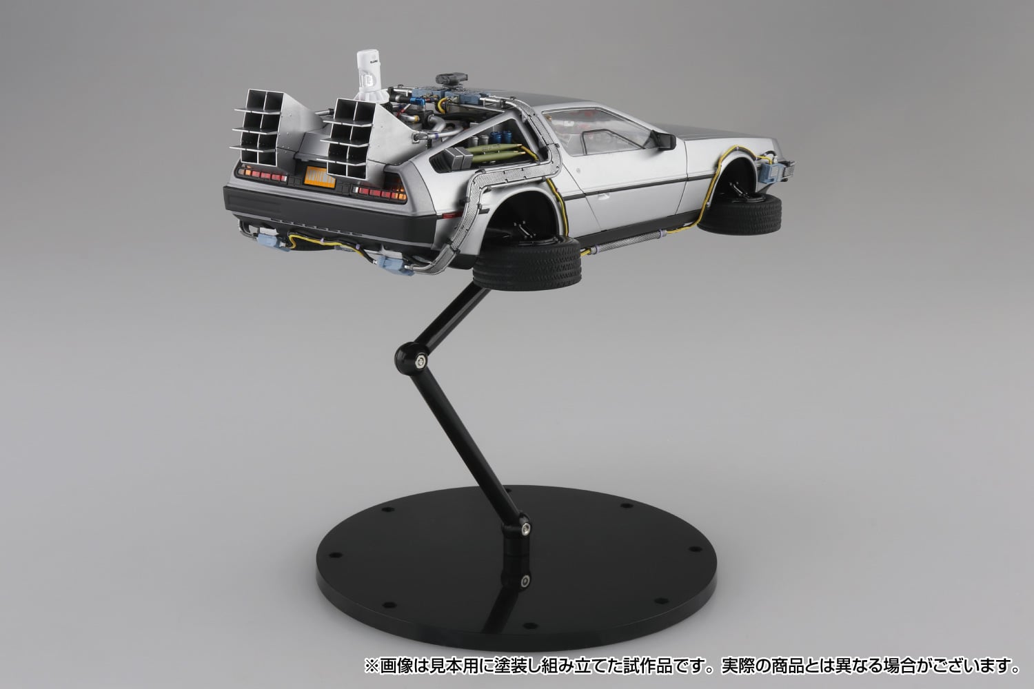 Back to the Future Part II Movie Mecha No.BT-06 Time Machine with Figure 1/24 Scale Model Kit Gallery Image 8