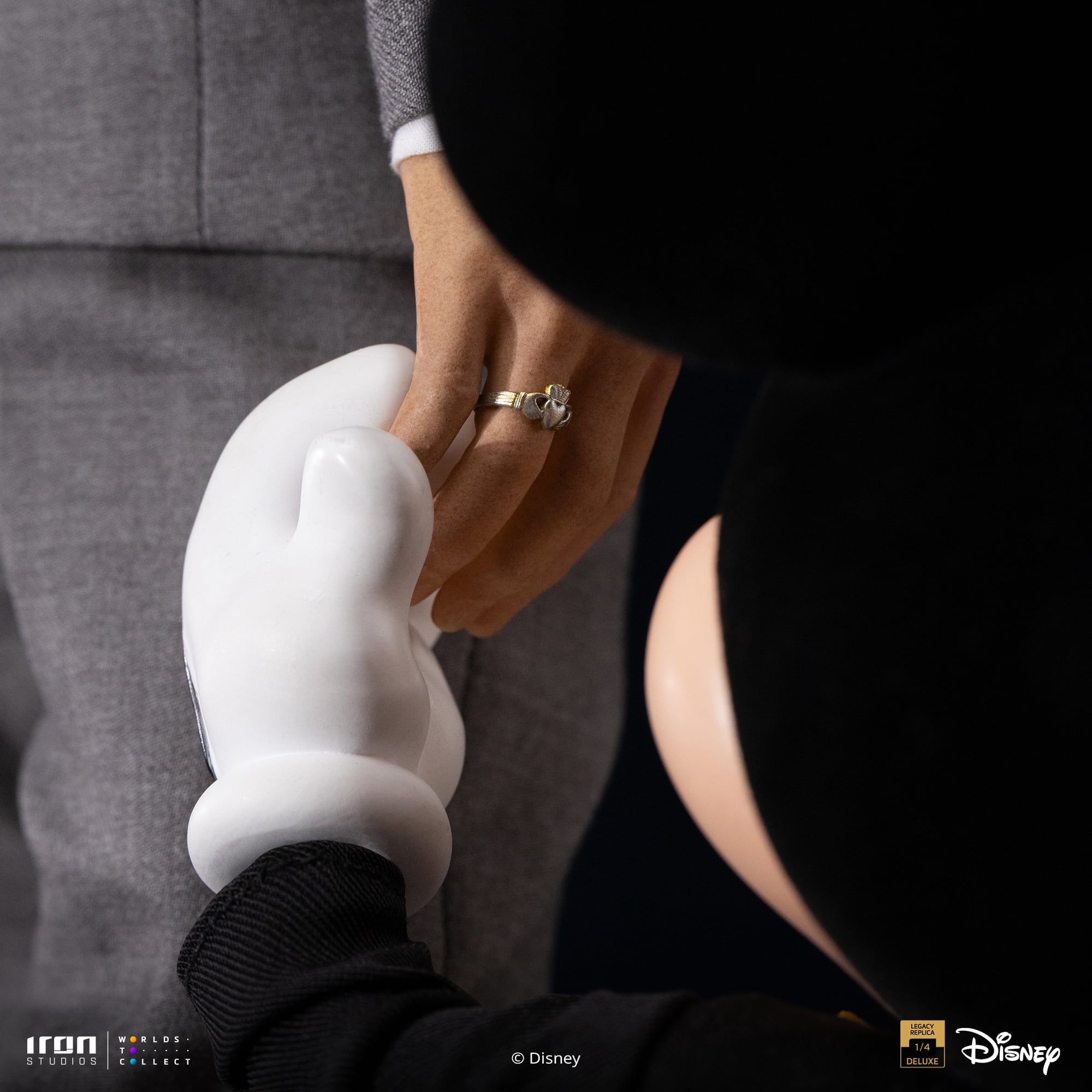 Disney Classics Walt Disney & Mickey Mouse Legacy Replica 1/4 Scale Statue Gallery Image 14