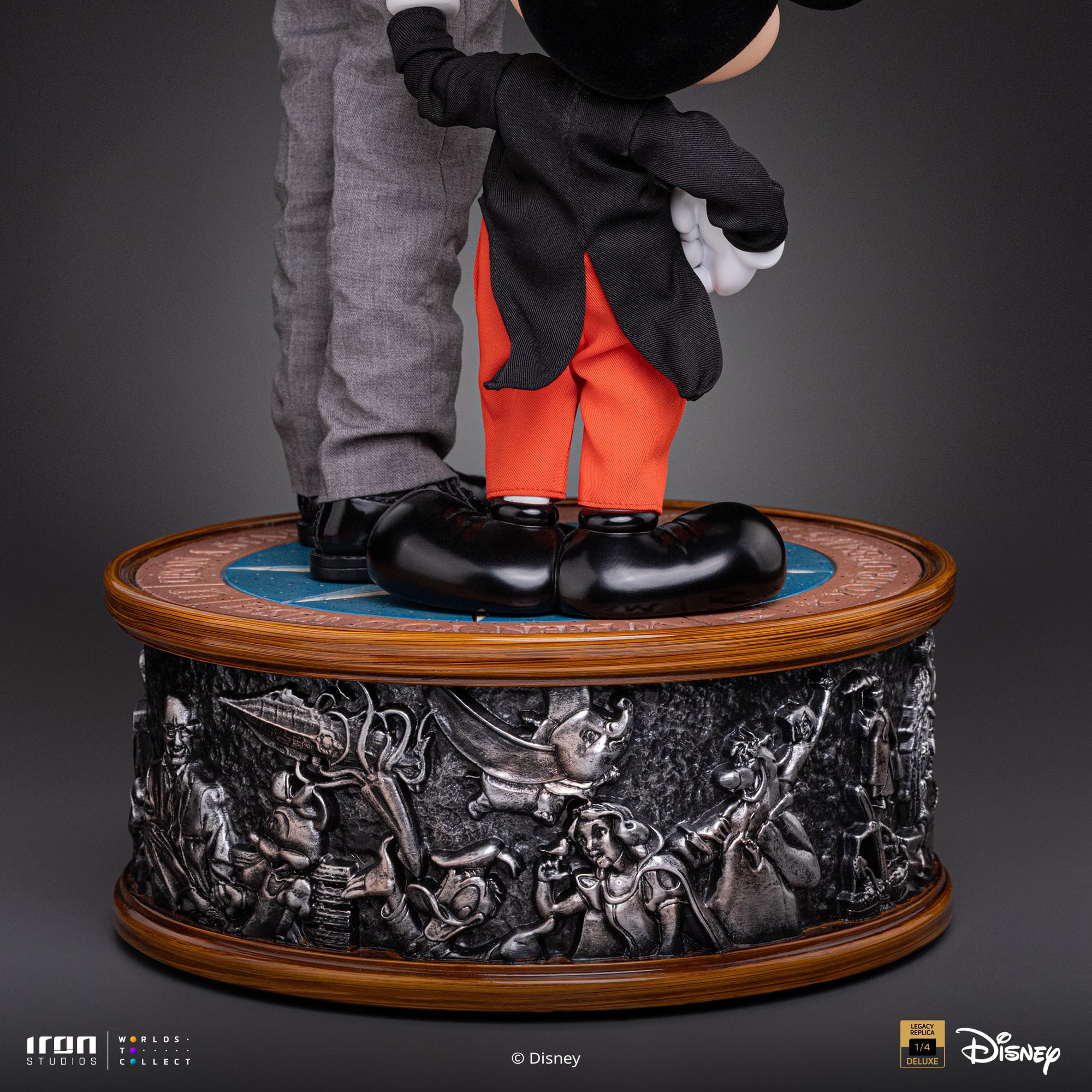 Disney Classics Walt Disney & Mickey Mouse Legacy Replica 1/4 Scale Statue Gallery Image 23
