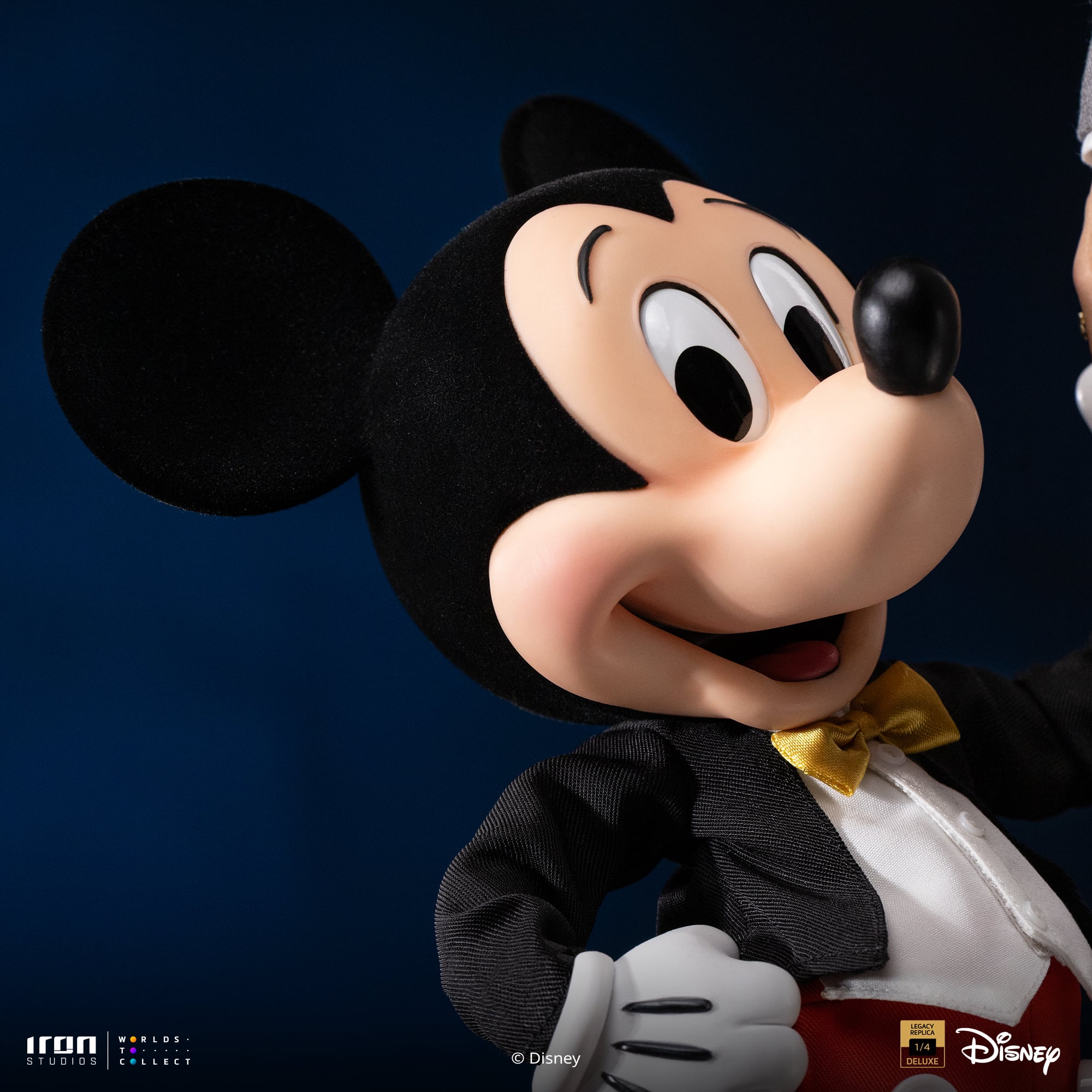 Disney Classics Walt Disney & Mickey Mouse Legacy Replica 1/4 Scale Statue Gallery Image 16