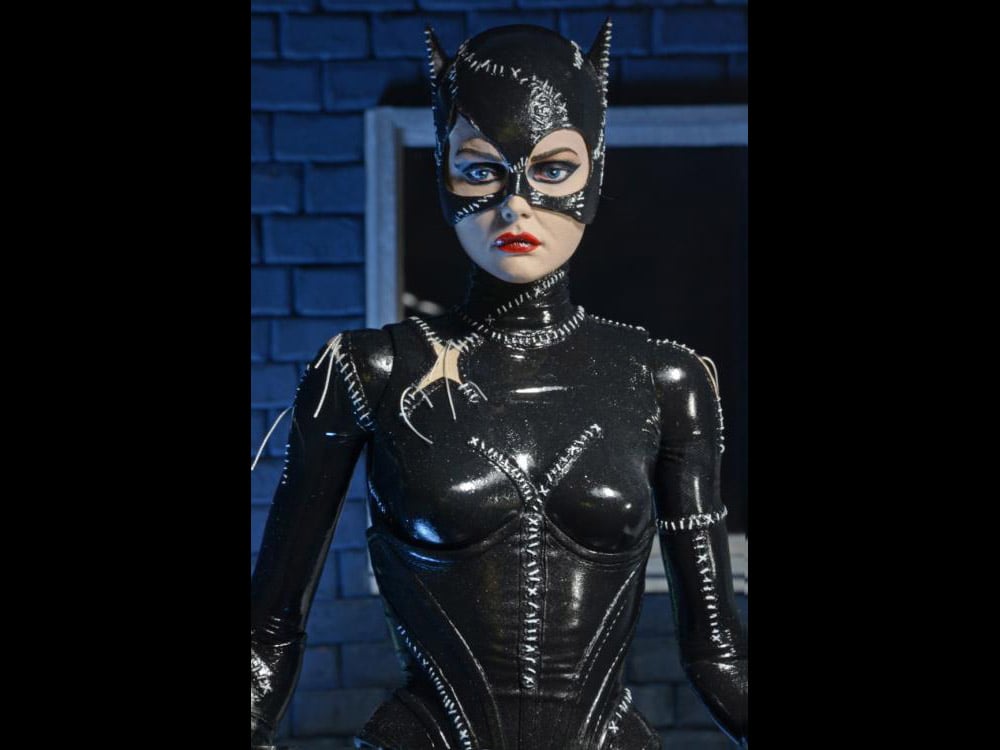 Batman Returns Catwoman 1/4 Scale Figure Gallery Image 4