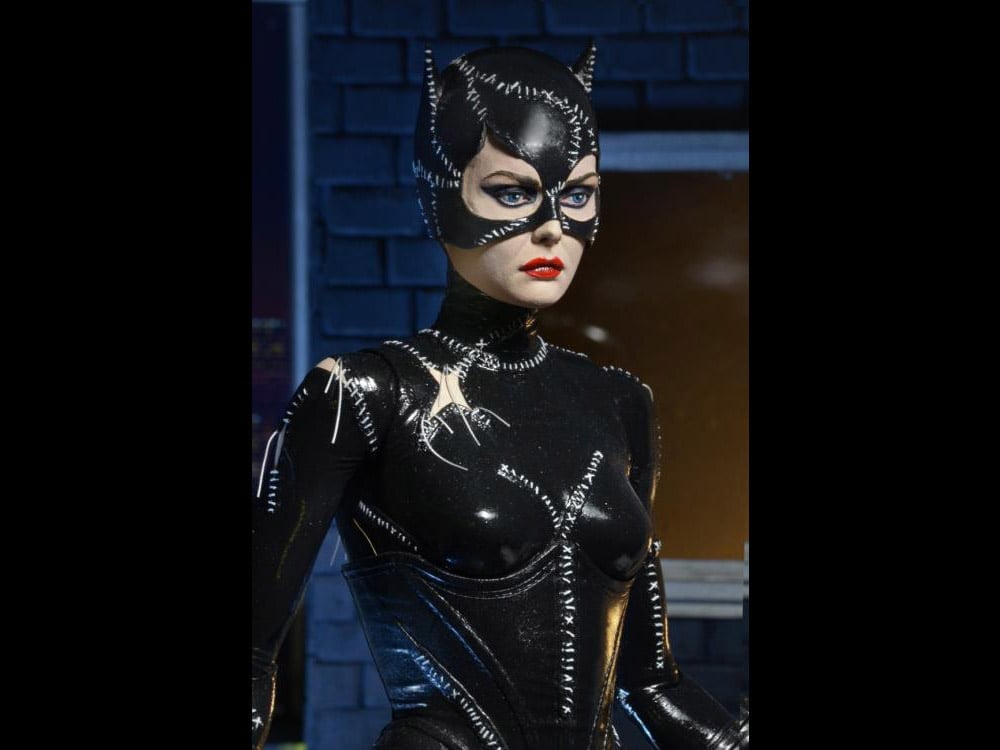 Batman Returns Catwoman 1/4 Scale Figure Gallery Image 3