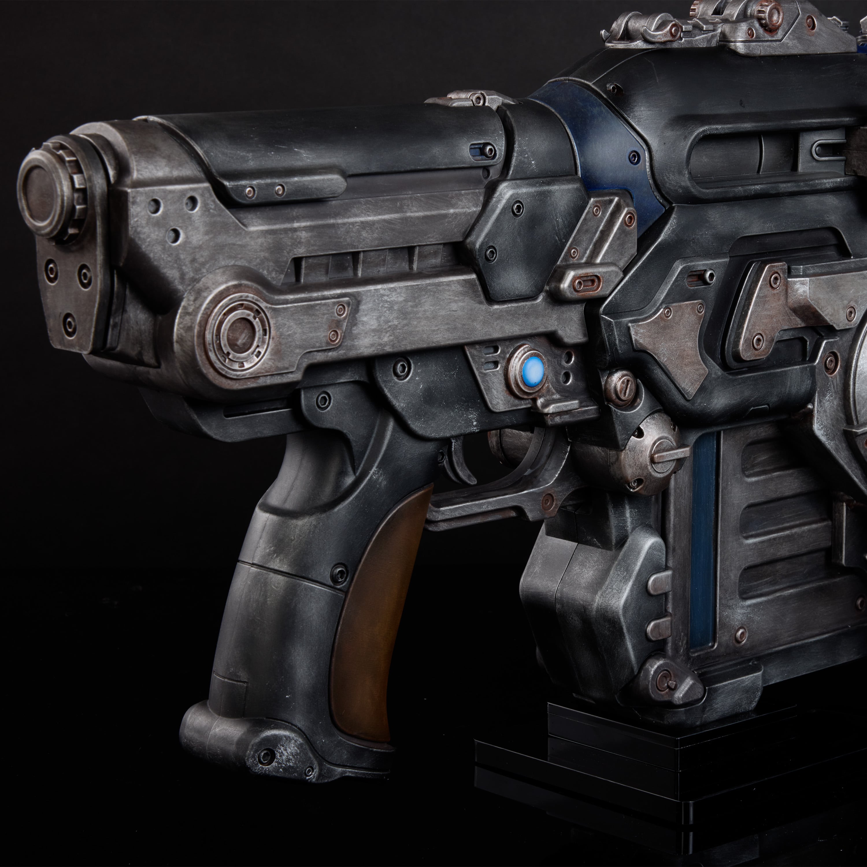 Gears of War: E-Day Prototype Lancer Assault Rifle 1/1 Scale Replica Gallery Image 9