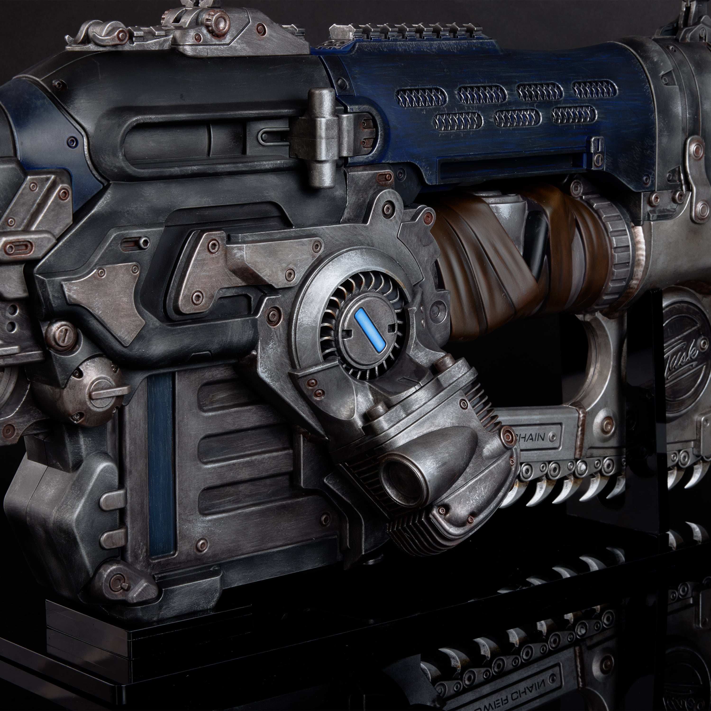 Gears of War: E-Day Prototype Lancer Assault Rifle 1/1 Scale Replica Gallery Image 10