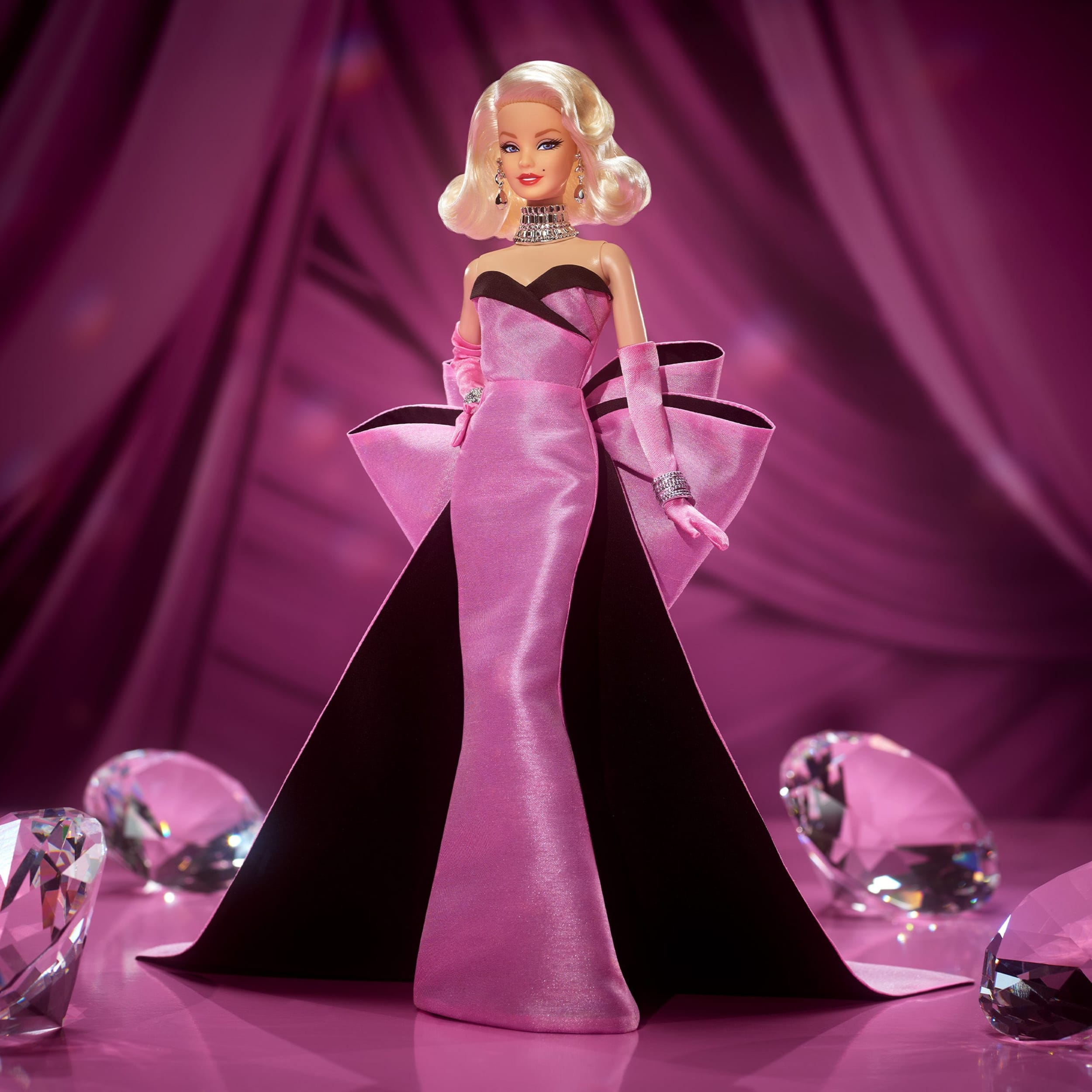 Barbie Signature Series Marilyn Monroe Doll Gallery Image 3