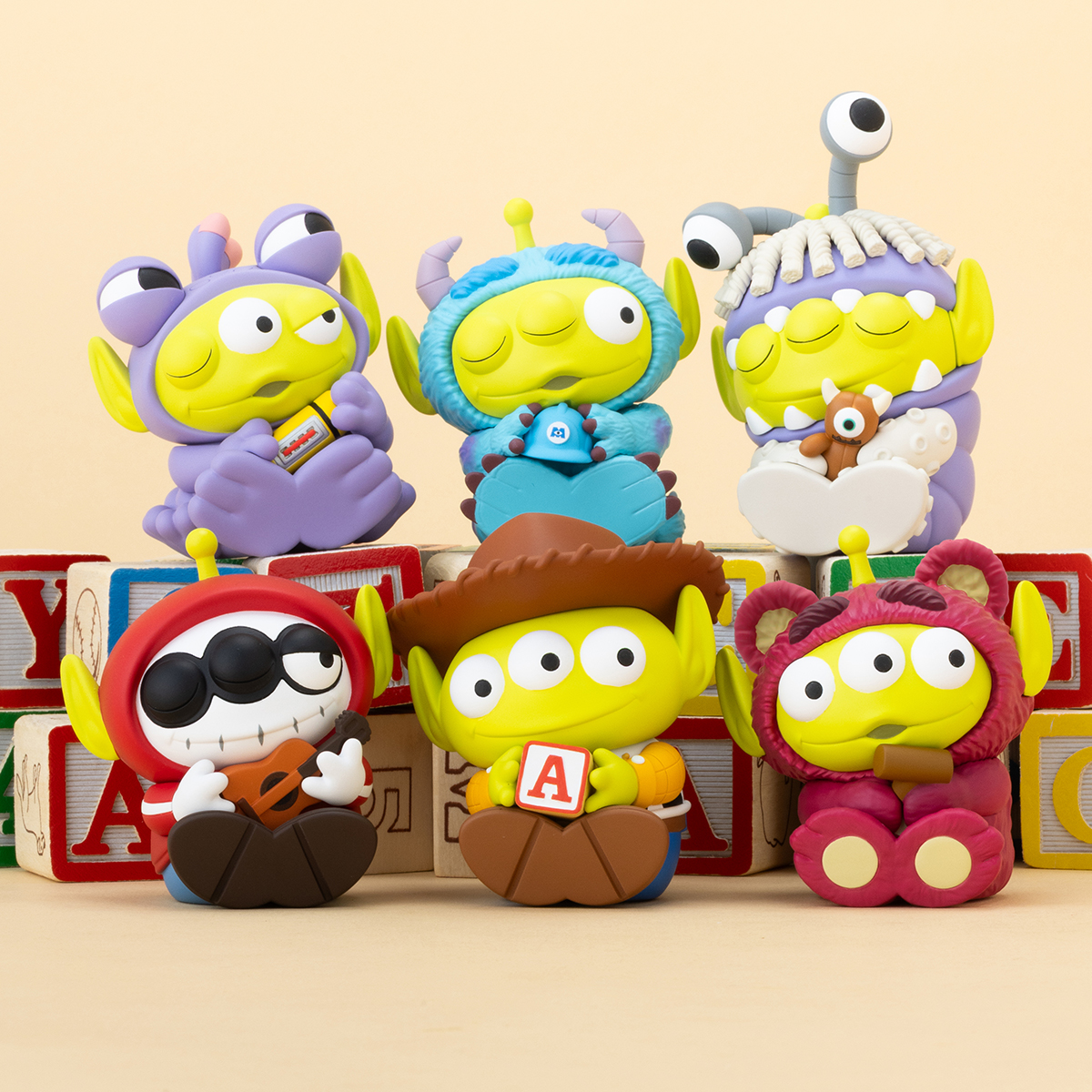 Disney Pixar Perihapi! Katazun Hug Aliens Box of 8 Random Figures Gallery Image 11
