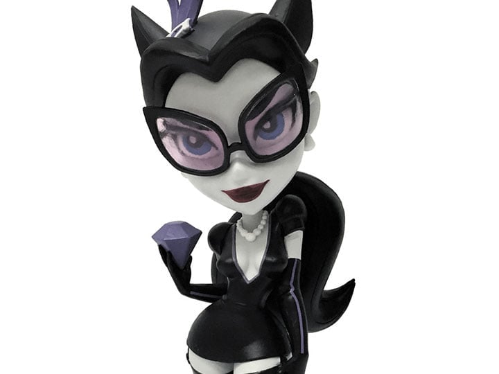 DC Bombshells Noir Catwoman Vinyl Figure SDCC 2016 Exclusive Gallery Image 1