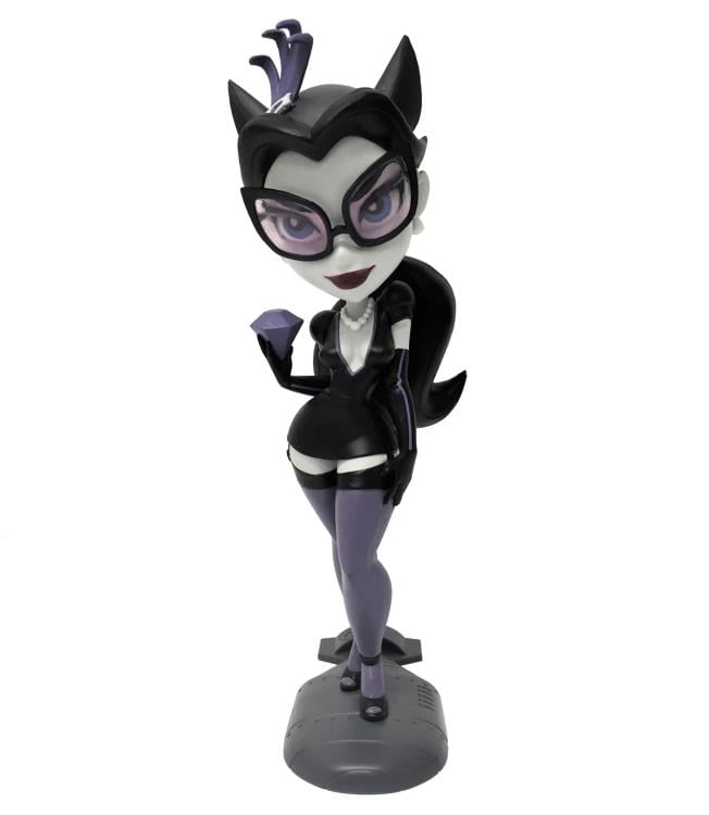 DC Bombshells Noir Catwoman Vinyl Figure SDCC 2016 Exclusive Gallery Image 3