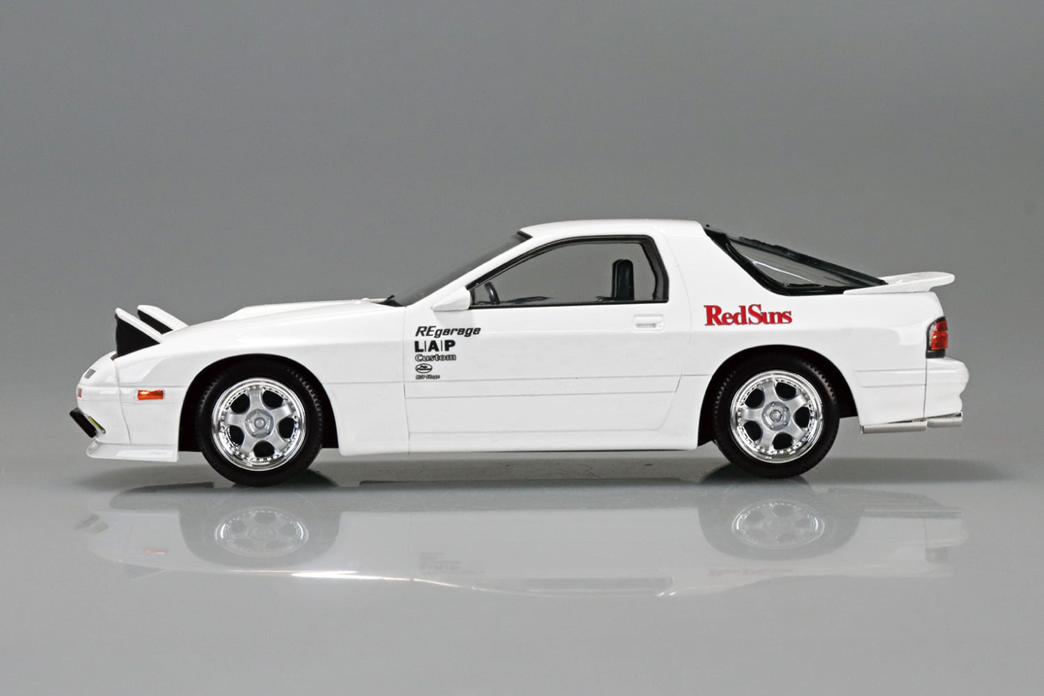 Initial D Snap Kit #CM-3 Ryosuke's FC 1/32 Scale Model Kit Gallery Image 6