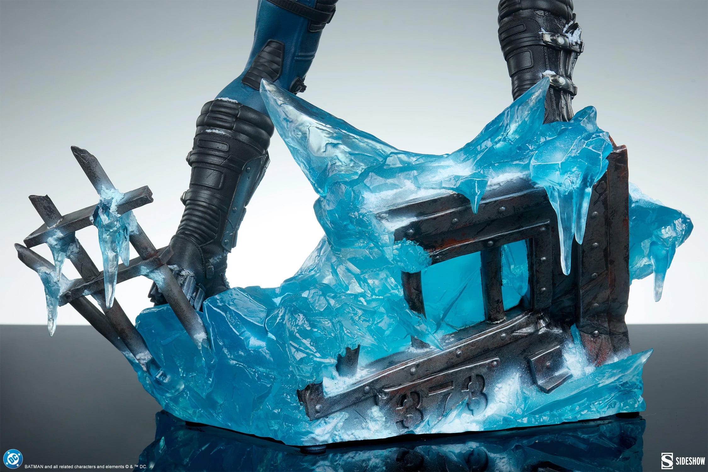 DC Comics Premium Format Mr. Freeze Statue Gallery Image 16