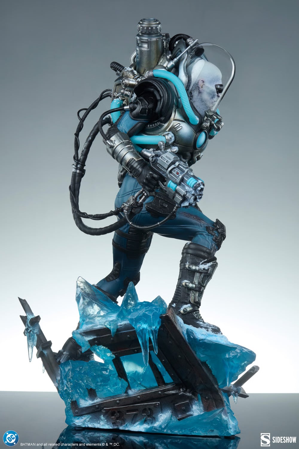 DC Comics Premium Format Mr. Freeze Statue Gallery Image 11