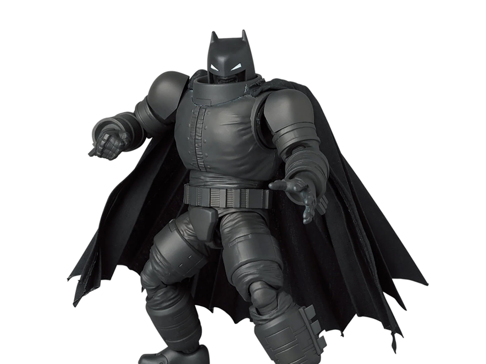 The Dark Knight Returns MAFEX No.193 Batman (The Dark Knight Falls Ver.) Action Figure Gallery Image 1