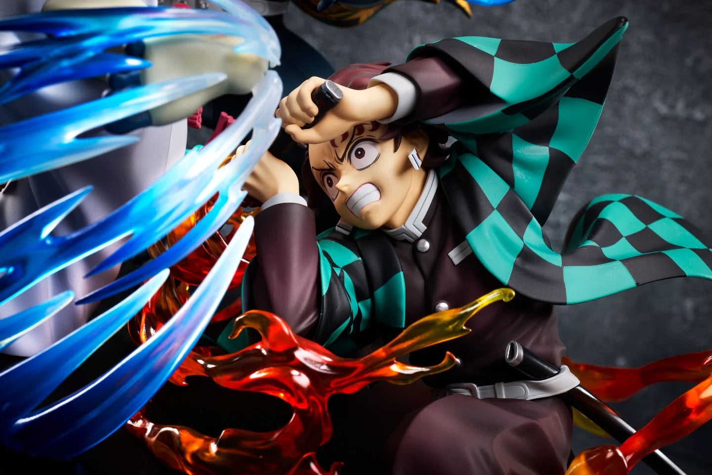 Demon Slayer: Kimetsu no Yaiba Tanjiro Kamado, Giyu Tomioka & Akaza Figure Gallery Image 10