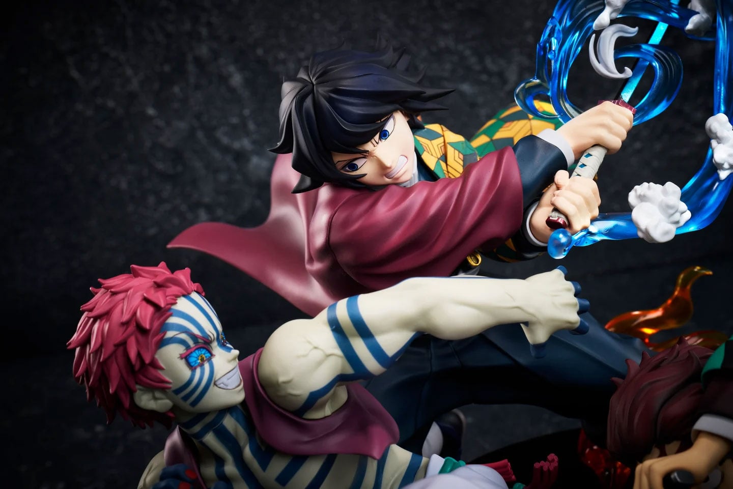 Demon Slayer: Kimetsu no Yaiba Tanjiro Kamado, Giyu Tomioka & Akaza Figure Gallery Image 5
