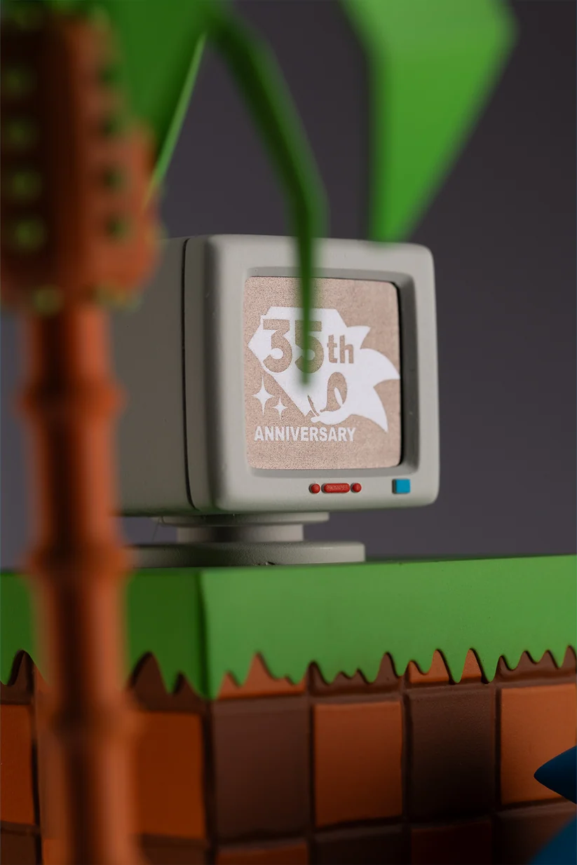 Sonic the Hedgehog 35th Anniversary Green Hill Zone Statue Gallery Image 9