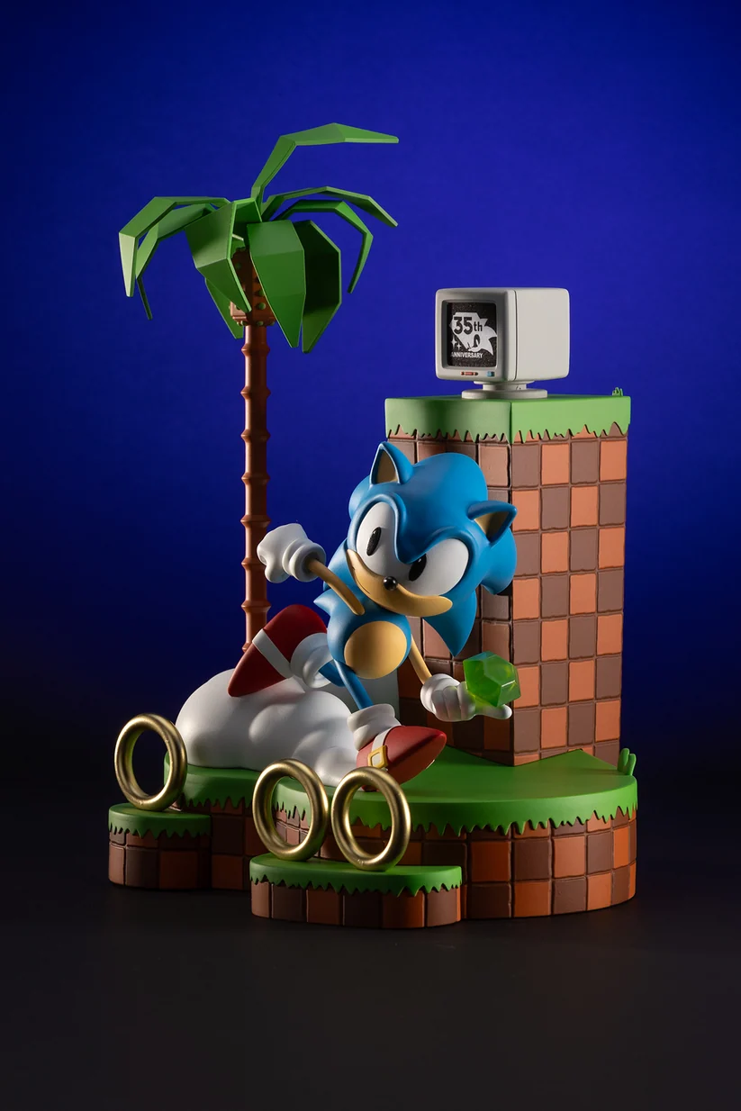 Sonic the Hedgehog 35th Anniversary Green Hill Zone Statue Gallery Image 5