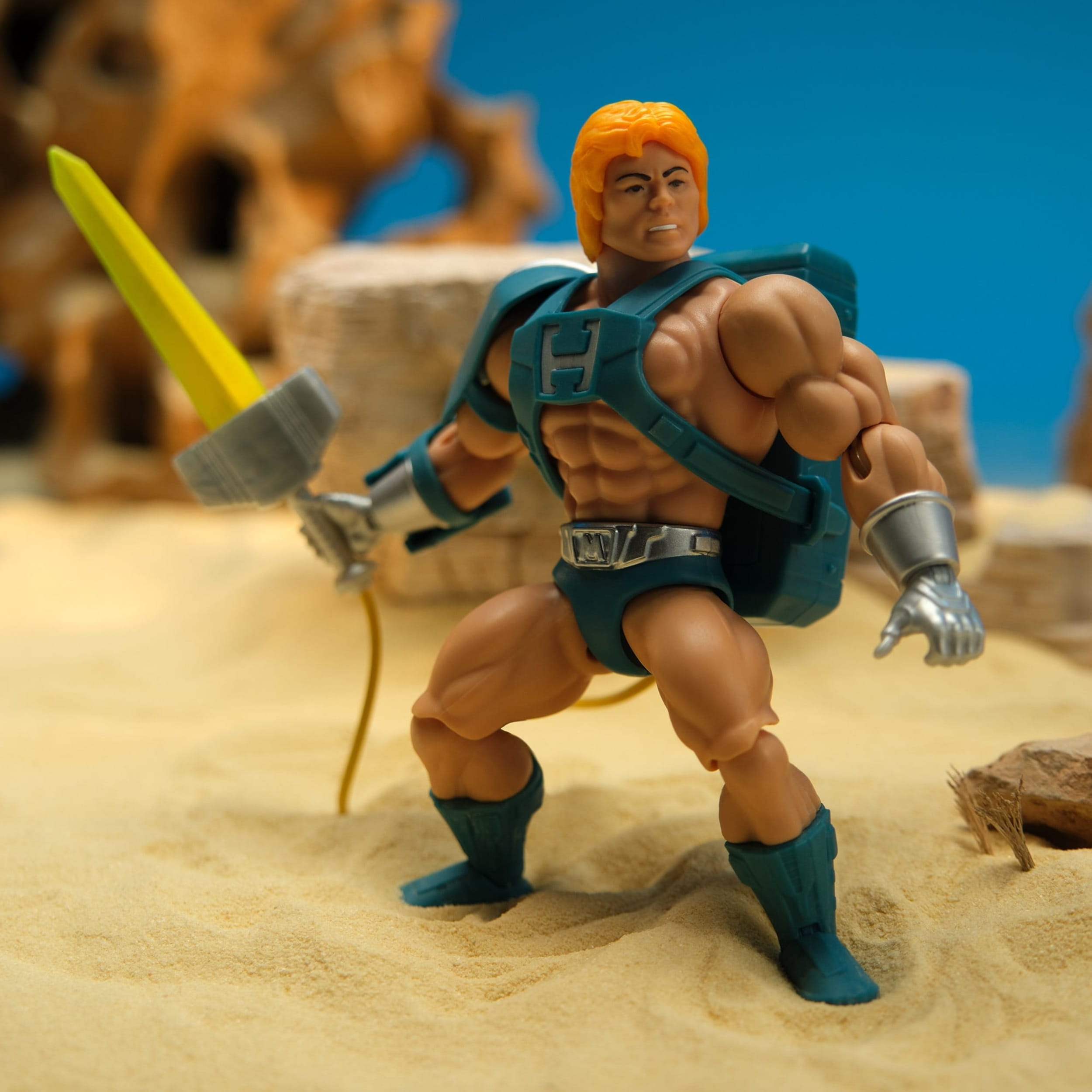 Masters of the Universe: Origins Laser Power He-Man Deluxe Action Figure Gallery Image 3