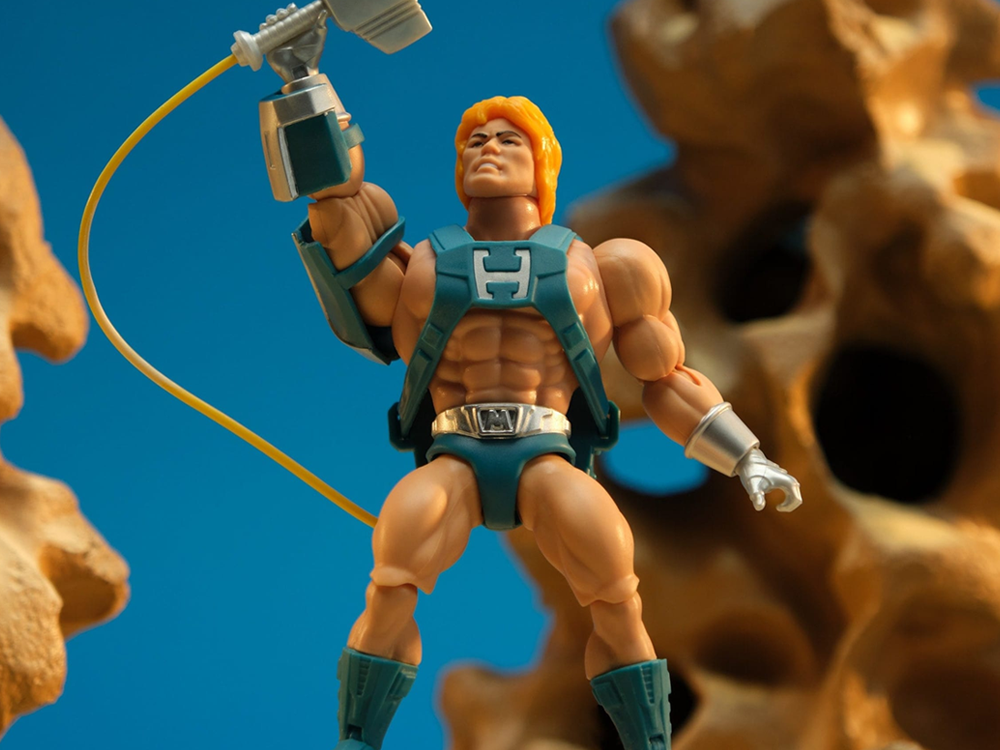Masters of the Universe: Origins Laser Power He-Man Deluxe Action Figure Gallery Image 1