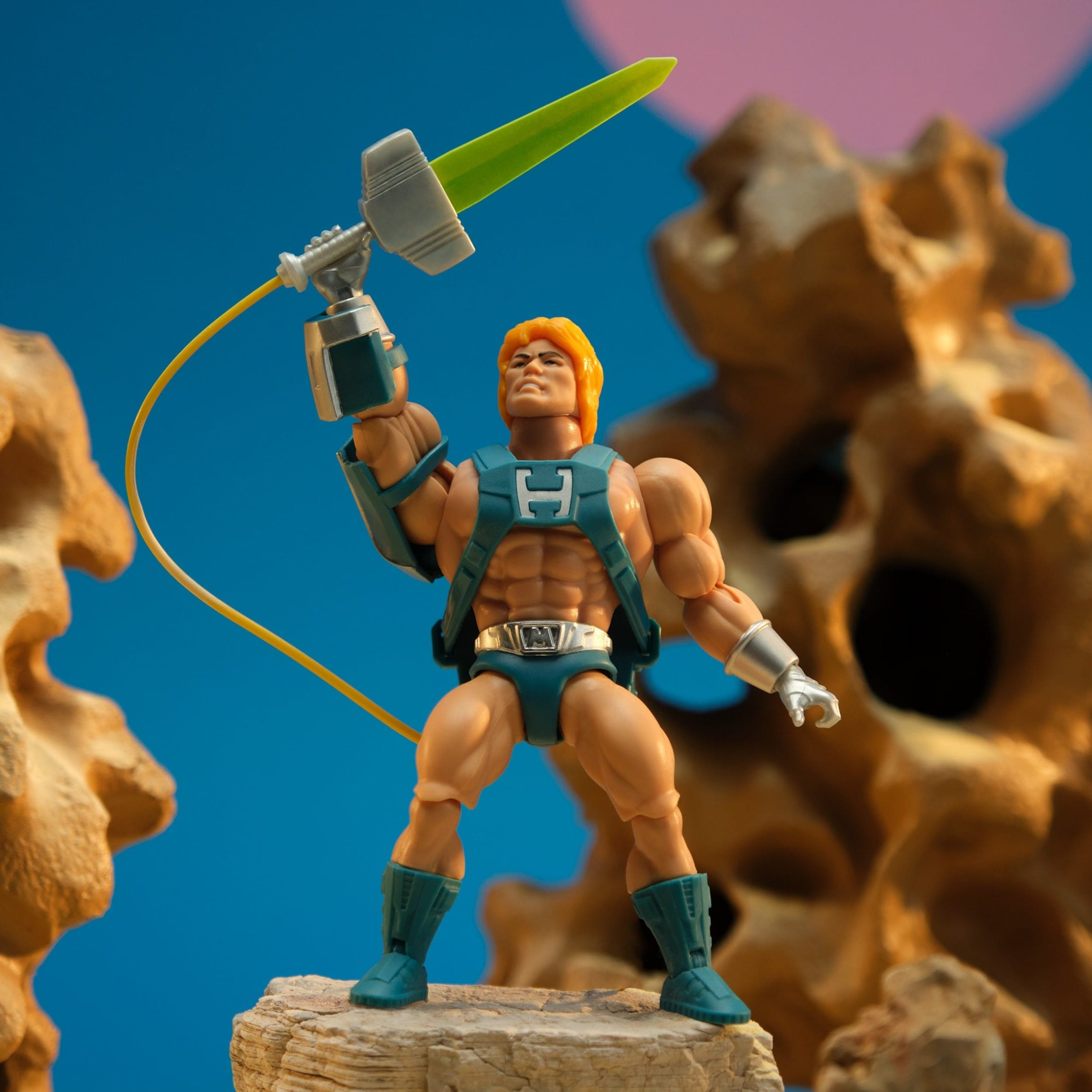 Masters of the Universe: Origins Laser Power He-Man Deluxe Action Figure Gallery Image 4