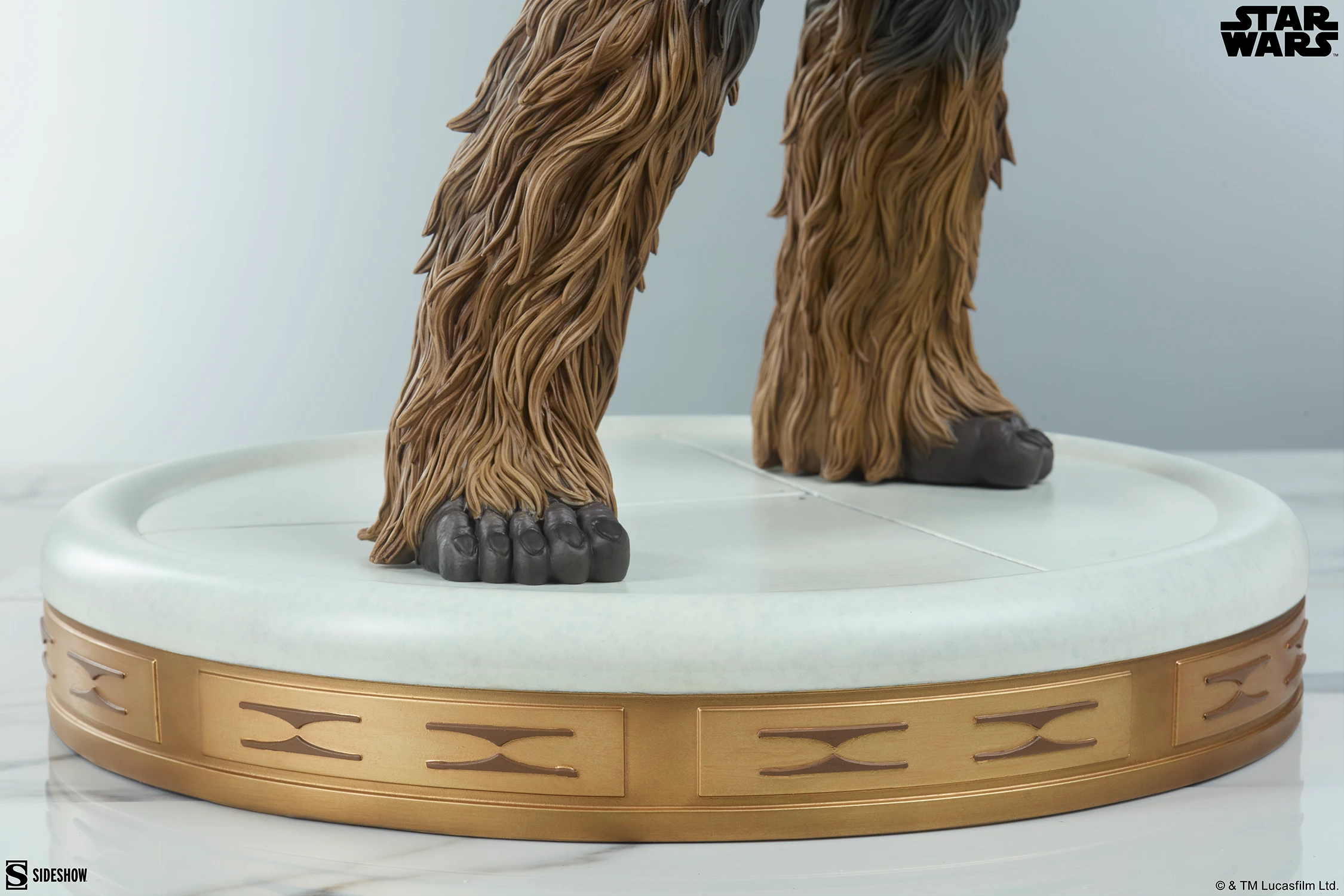 Star Wars Premium Format Chewbacca and C-3PO Statue Gallery Image 16