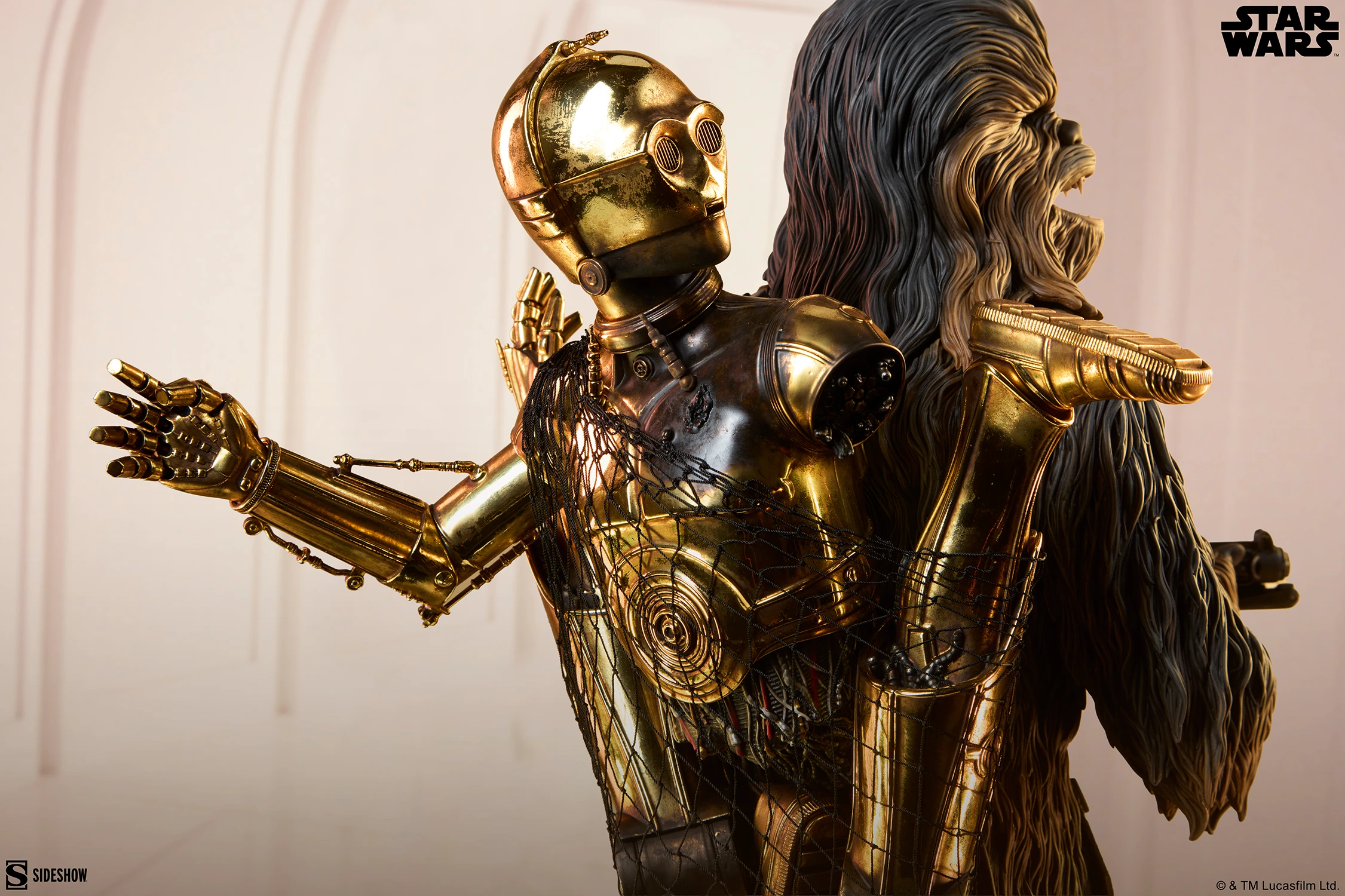 Star Wars Premium Format Chewbacca and C-3PO Statue Gallery Image 7