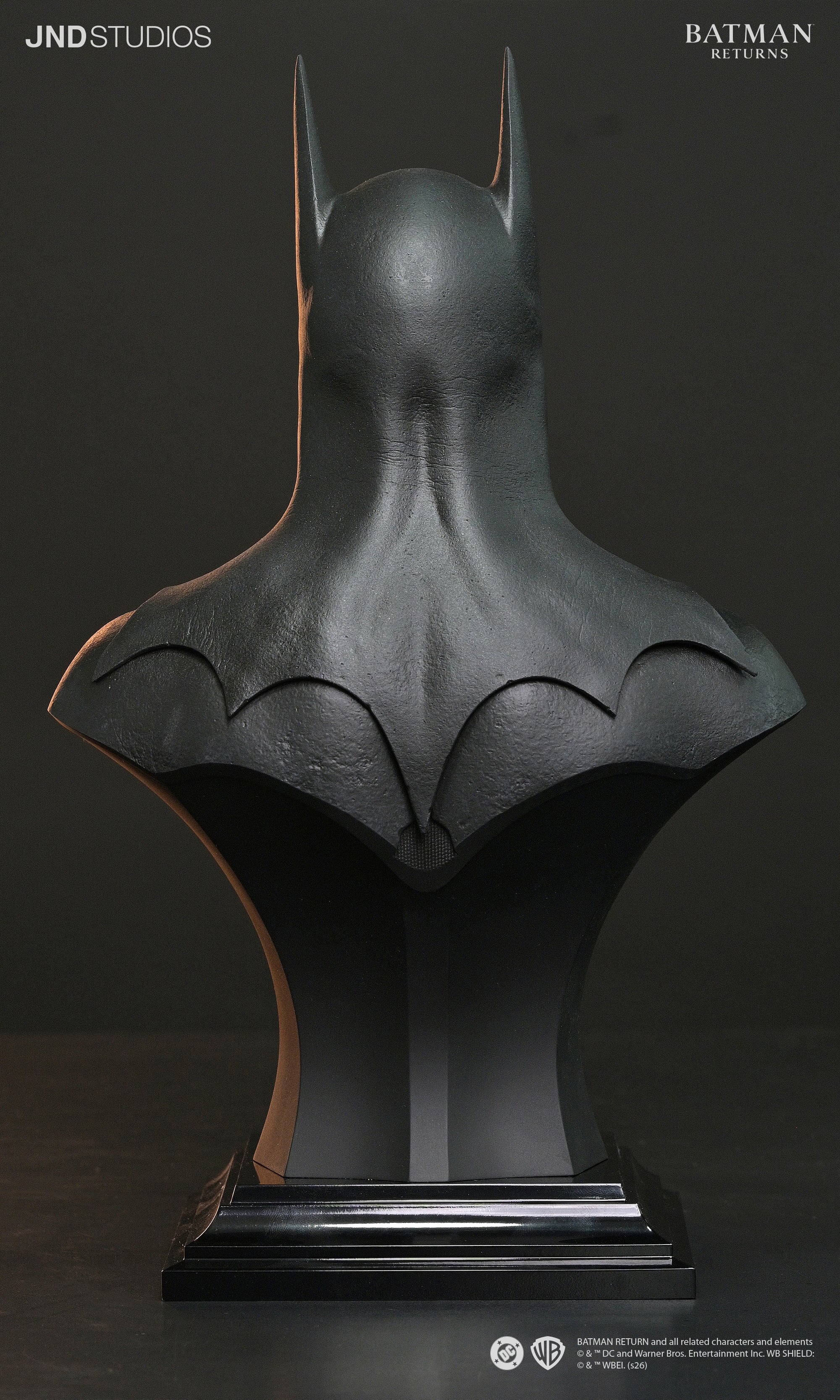 Batman Returns Hyperreal Batman 1/3 Scale Limited Edition Statue and Bust Set Gallery Image 30