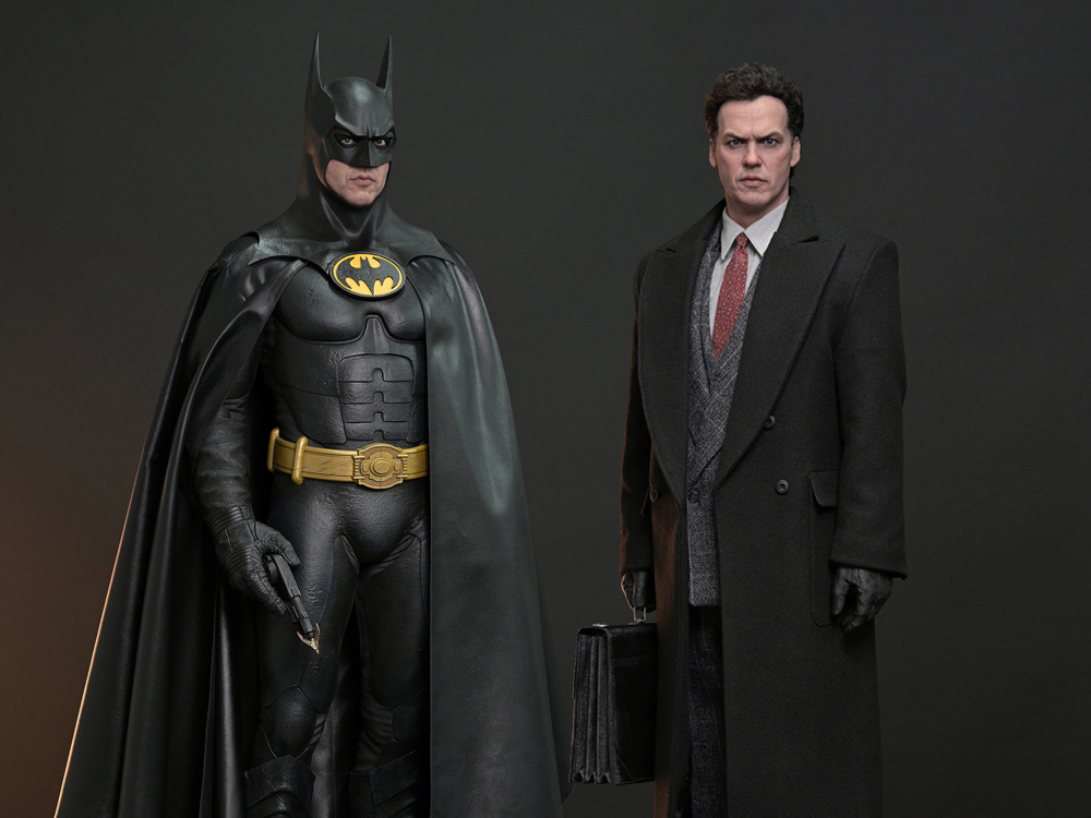 Batman Returns Hyperreal Batman (Dual Ver.) 1/3 Scale Limited Edition Statue Set Gallery Image 1
