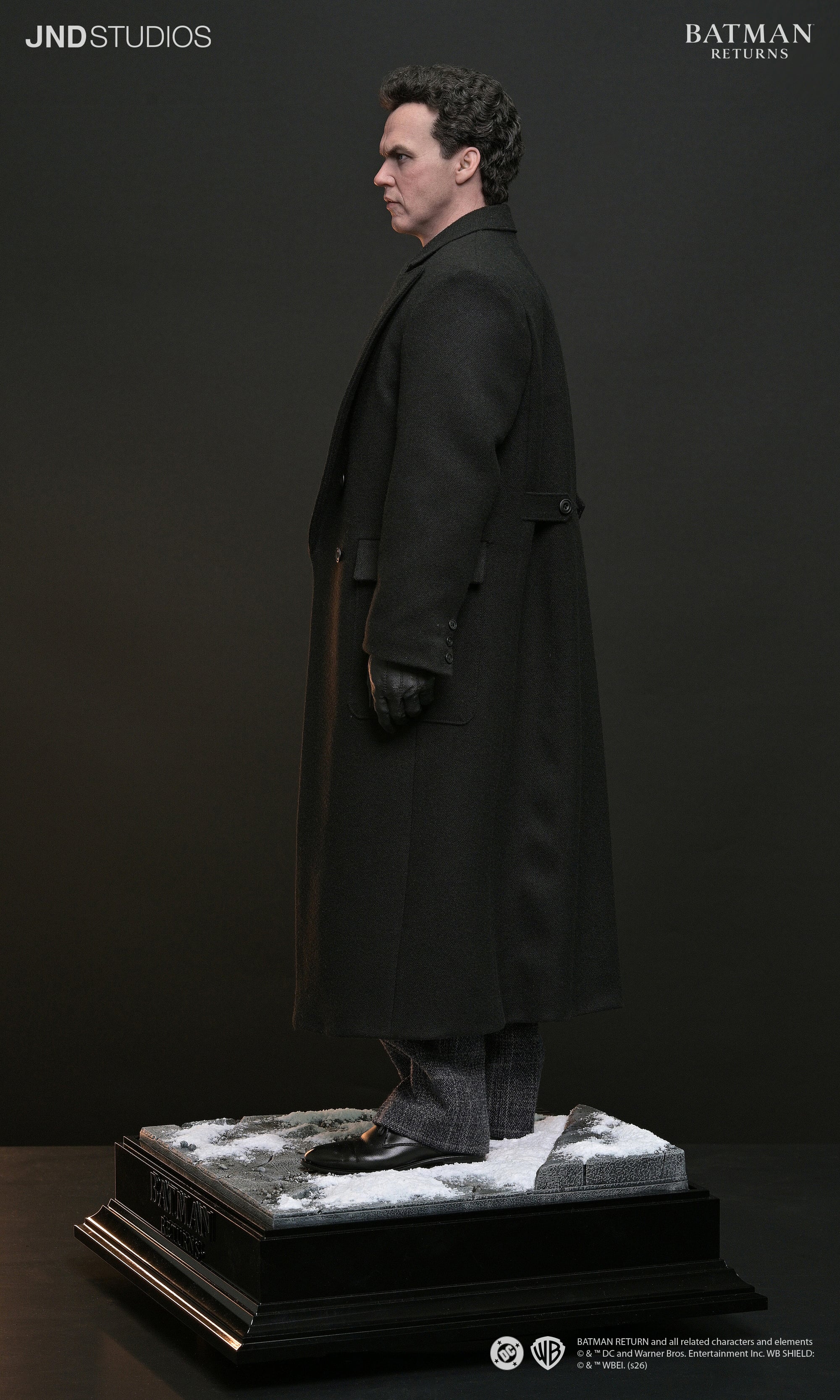 Batman Returns Hyperreal Batman (Dual Ver.) 1/3 Scale Limited Edition Statue and Bust Set Gallery Image 17