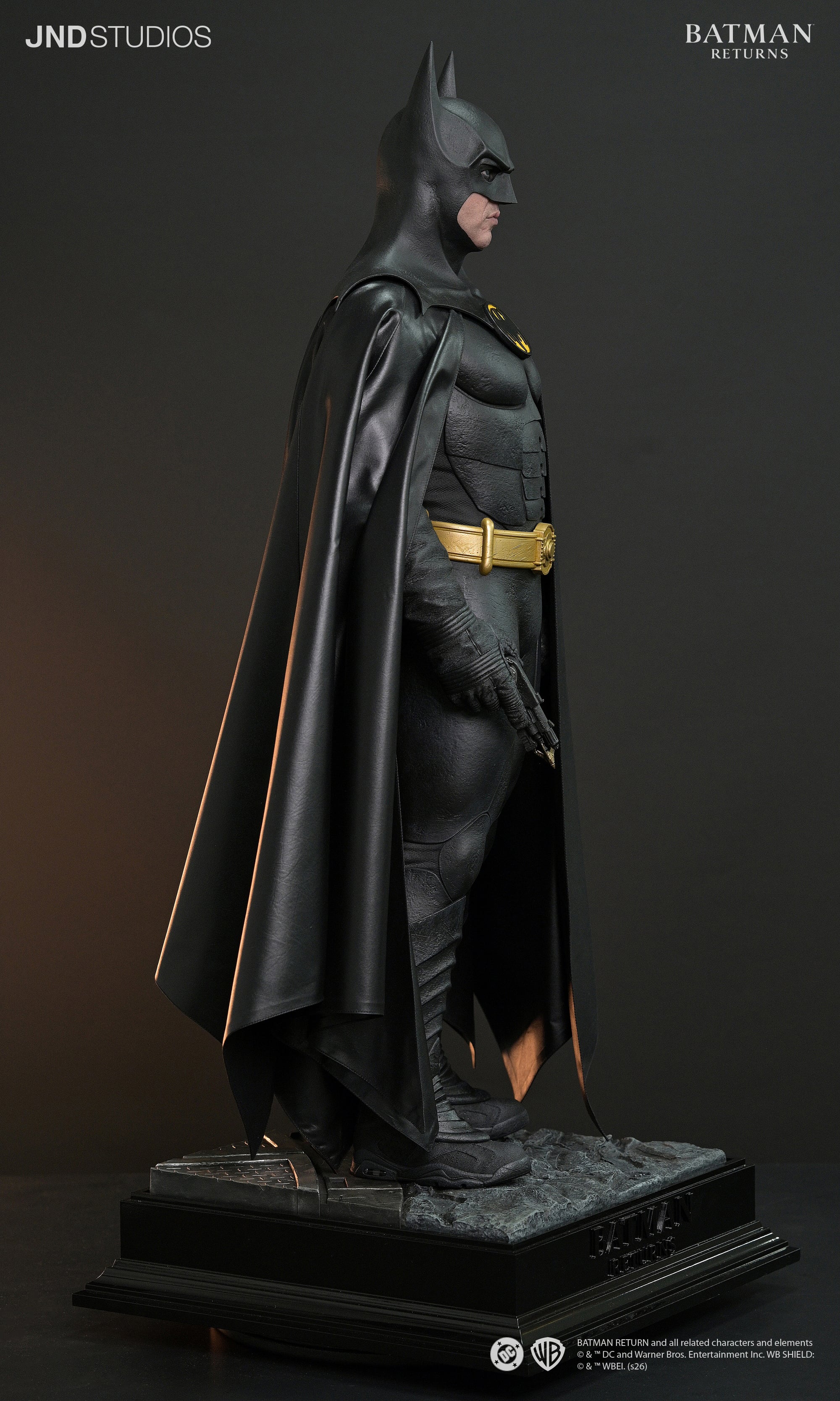 Batman Returns Hyperreal Batman (Dual Ver.) 1/3 Scale Limited Edition Statue and Bust Set Gallery Image 8