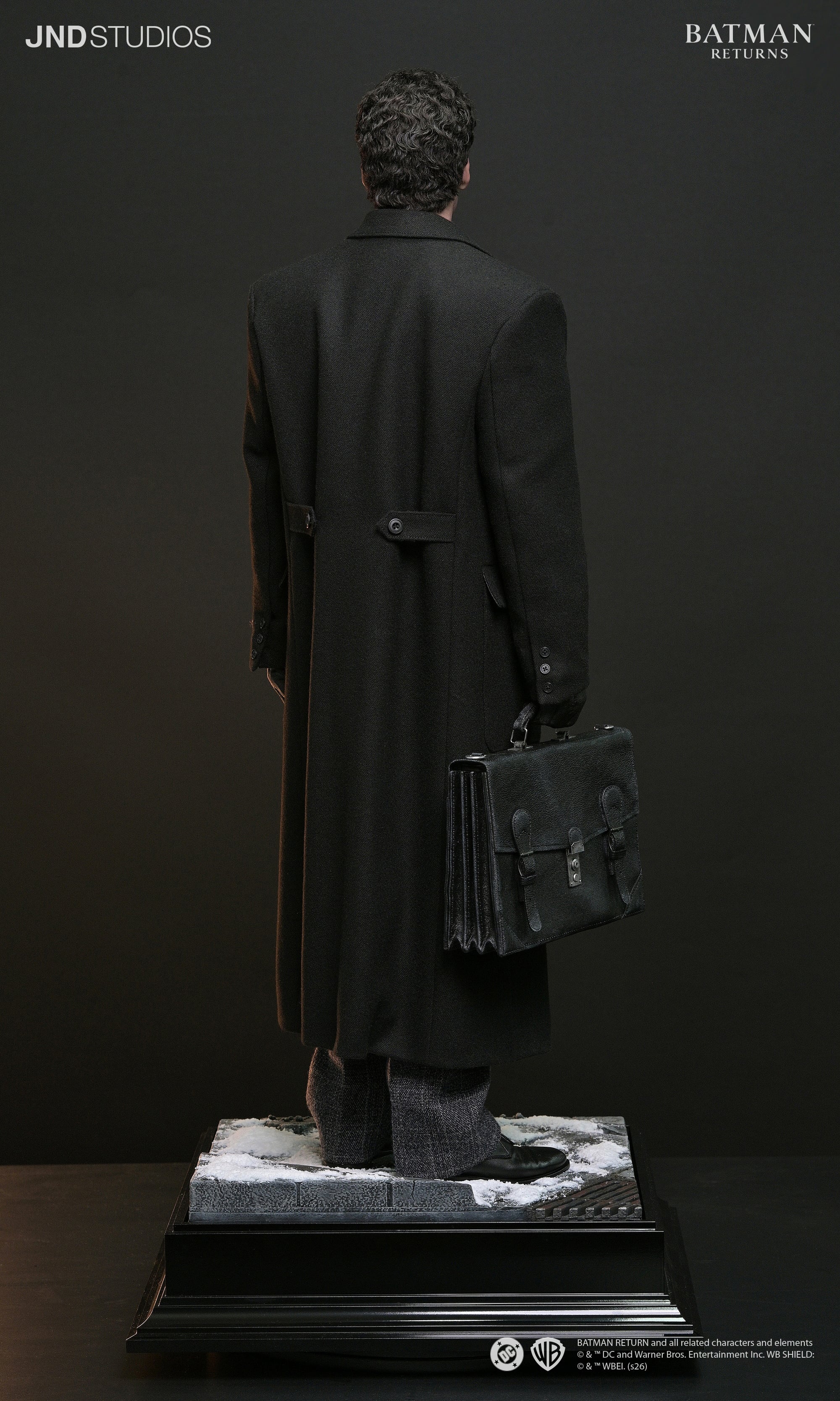 Batman Returns Hyperreal Batman (Dual Ver.) 1/3 Scale Limited Edition Statue and Bust Set Gallery Image 18