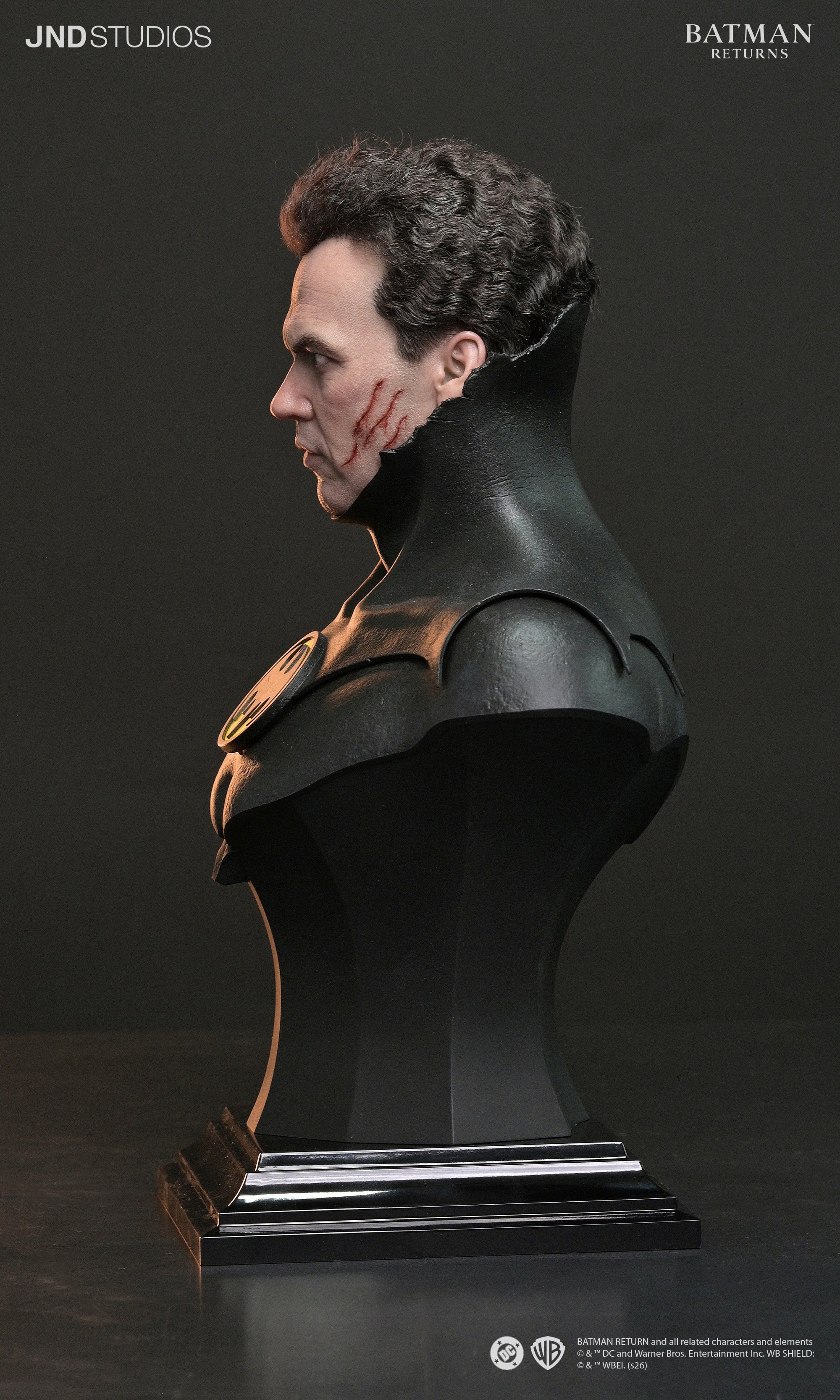 Batman Returns Hyperreal Batman (Dual Ver.) 1/3 Scale Limited Edition Statue and Bust Set Gallery Image 39
