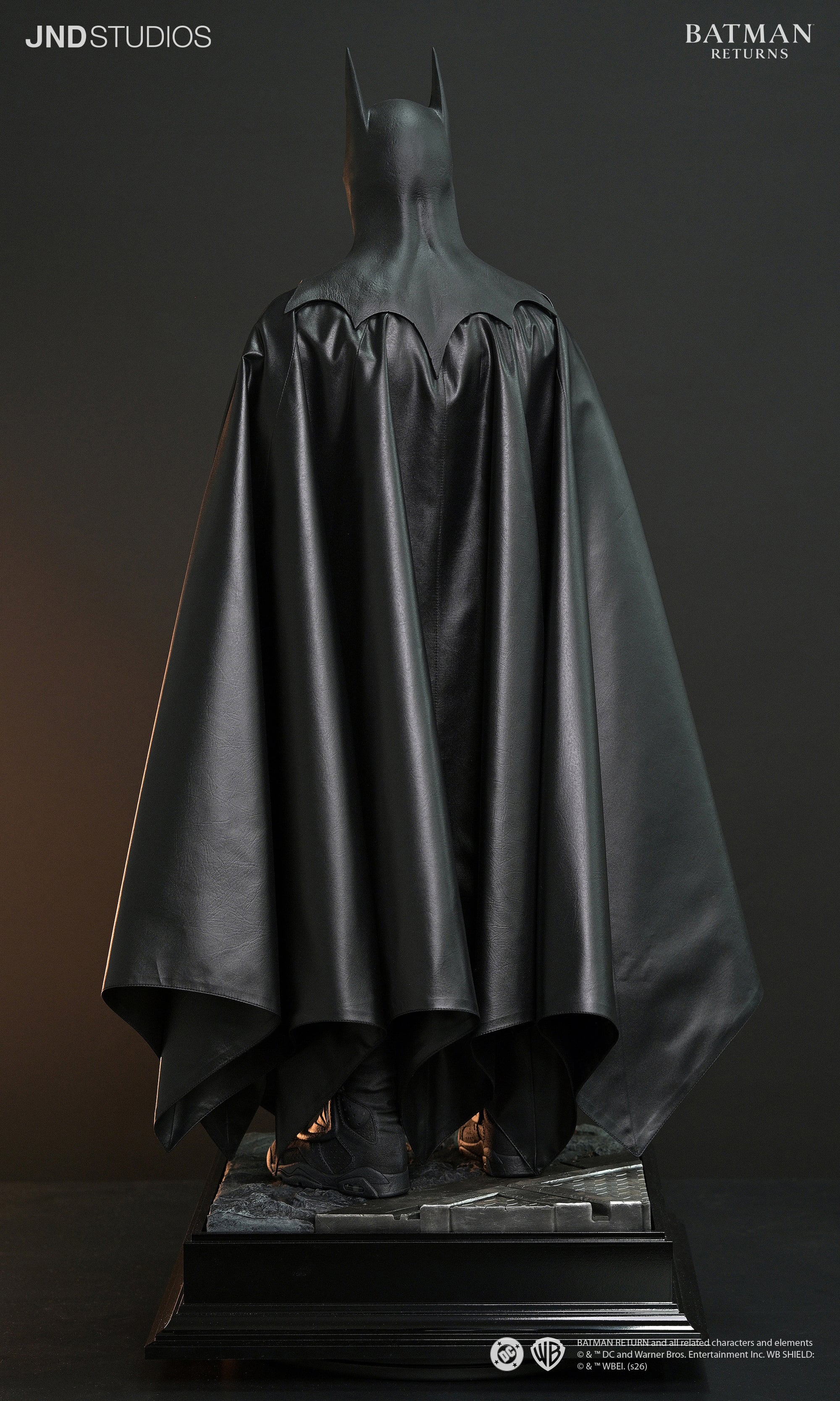 Batman Returns Hyperreal Batman (Dual Ver.) 1/3 Scale Limited Edition Statue and Bust Set Gallery Image 7