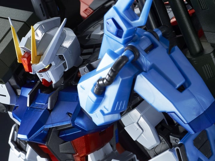 Mobile Suit Gundam SEED MG Perfect Strike Gundam (Special Coating) Exclusive 1/100 Scale Model Kit Gallery Image 1