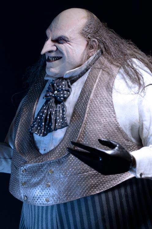 Batman Returns Mayoral Penguin 1/4 Scale Action Figure Gallery Image 10