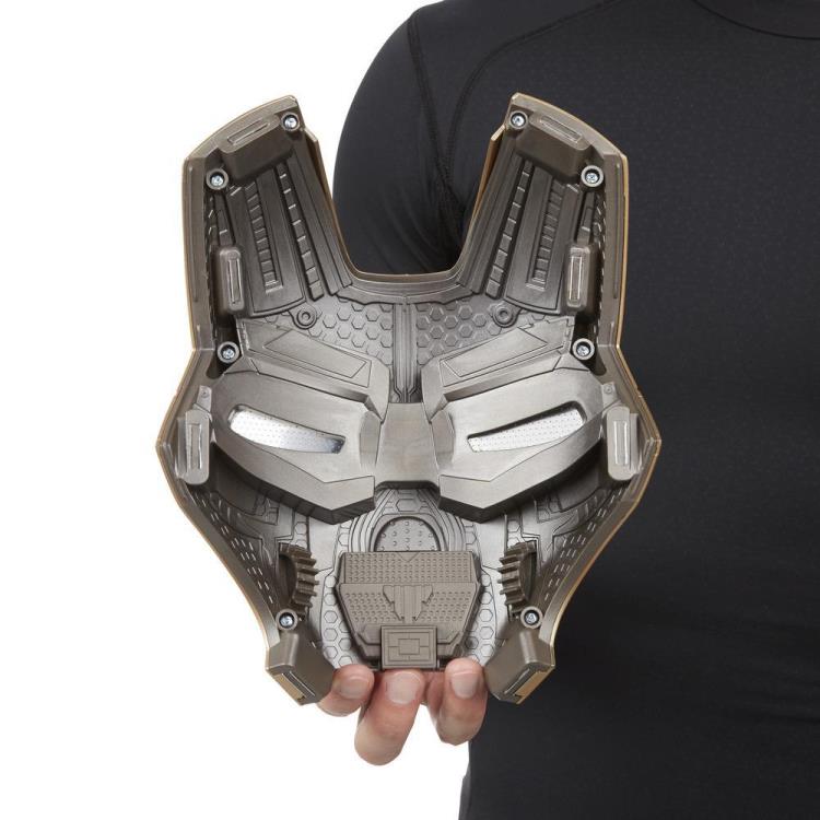 Marvel Legends Iron Man 1:1 Scale Wearable Electronic Helmet Gallery Image 6