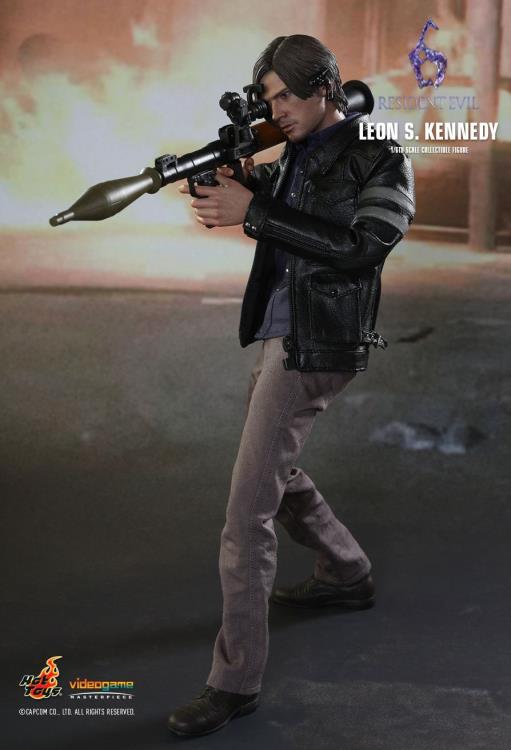 Resident Evil 6 VGM22 Leon S. Kennedy 1/6th Scale Collectible Figure Gallery Image 4