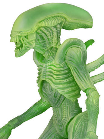 Alien vs. Predator Thermal Vision Warrior Alien Figure (Glow-in-the-Dark) Gallery Image 2