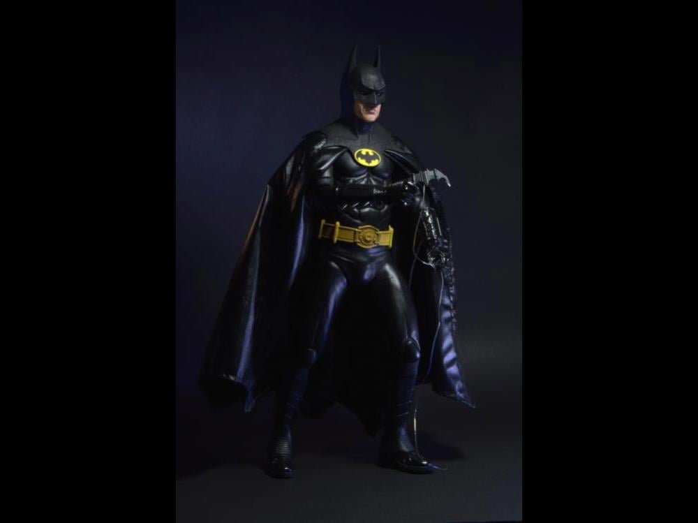 Batman (1989) Batman 1/4 Scale Action Figure Gallery Image 6