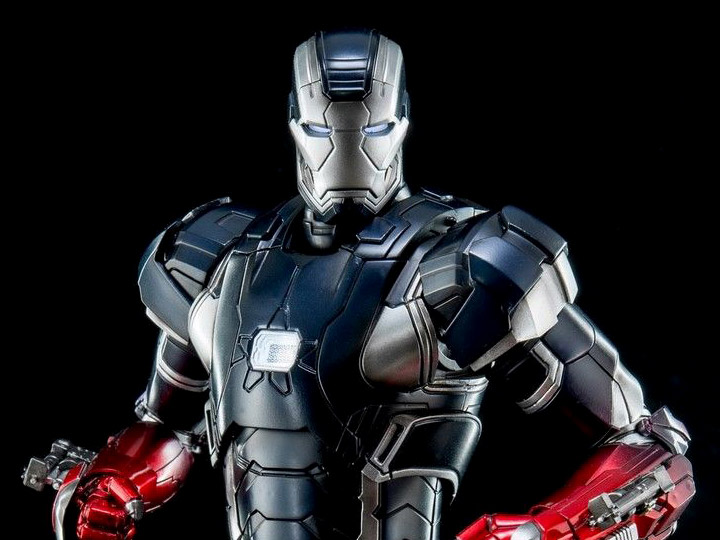 Iron Man 3: 1/9 Scale Iron Man Mark XXII Hotrod Armor Figure Gallery Image 1