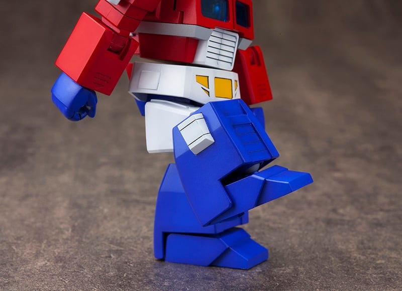 D-Style Transformers Convoy/Optimus Prime Plastic Model Kit Gallery Image 8