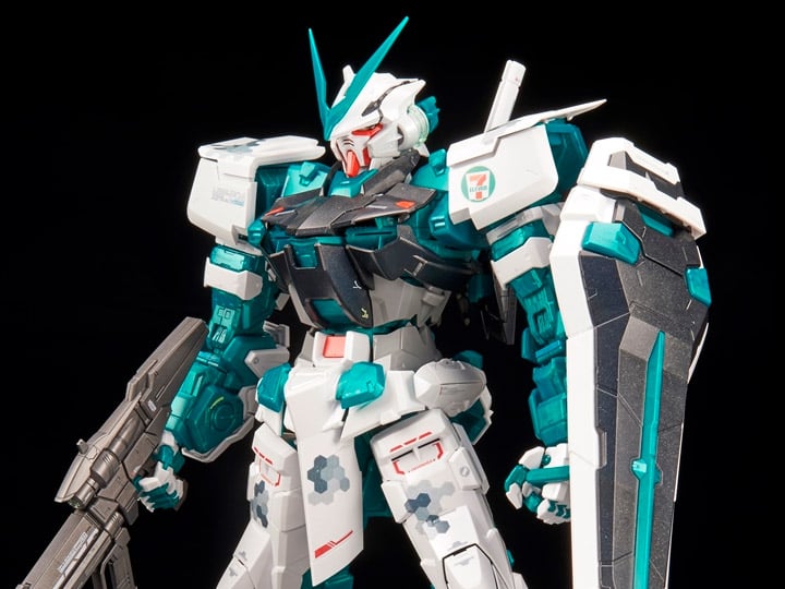 Gundam PG 1/60 Gundam Astray Green Frame (7-11 Color) Exclusive Gallery Image 1