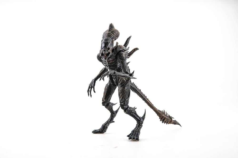 Aliens: Colonial Marines Xenomorph Raven 1:18 Scale Action Figure Gallery Image 3