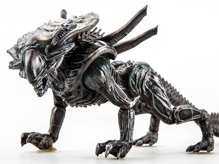 Aliens: Colonial Marines Xenomorph Crusher 1:18 Scale Action Figure Gallery Image 1