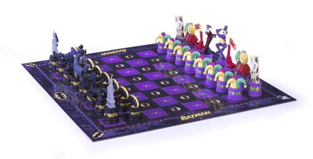 Batman Chess Set Dark Knight Vs. Joker Gallery Image 2